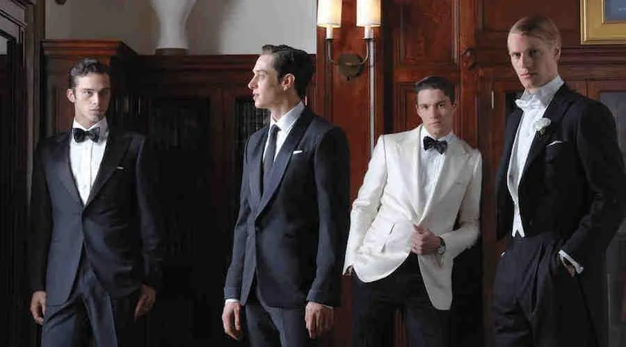 Un abito sposo smoking tuxedo