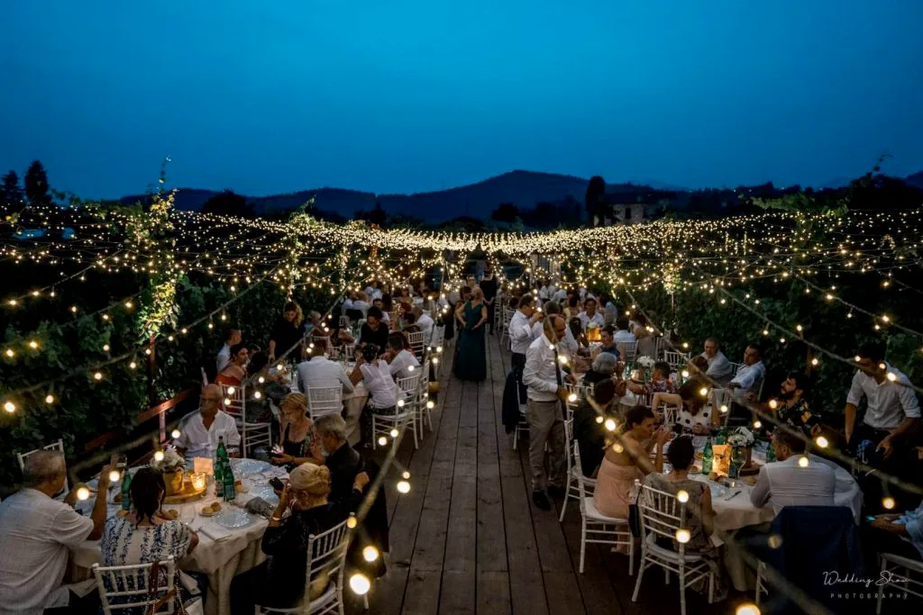 Il parco di Villa Acquaroli durante un matrimonio in inverno innevato. La location è particolarmente adatta ai ricevimenti invernali per i suoi ampi spazi interni ed il bellissimo parco sempreverde.