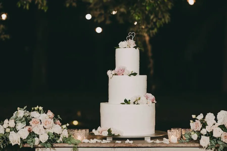 Una wedding cake spatolata in un matrimonio a Villa Acquaroli, una location per matrimonio a Bergamo, a 25km da Milano.